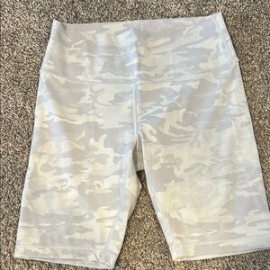 Wunder Under High-Rise Short 10"